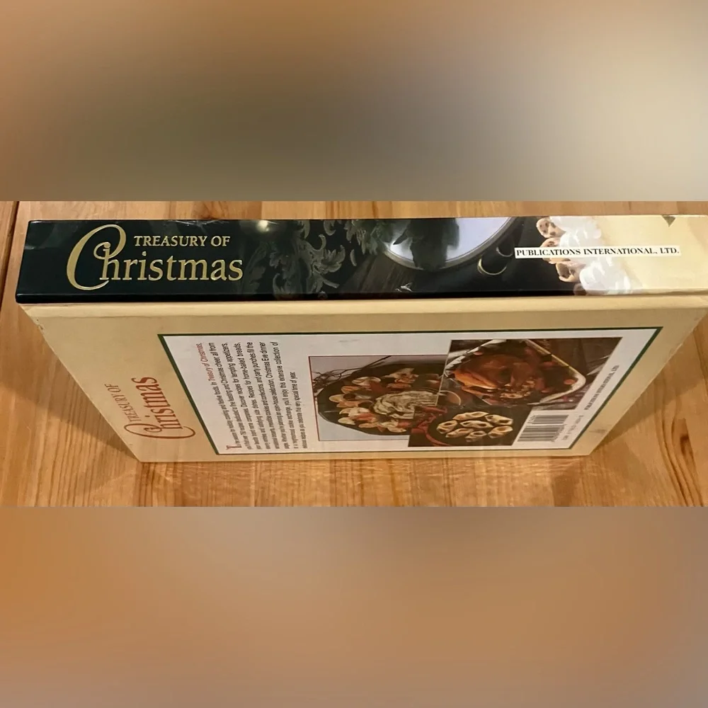 NEW Vintage Treasury of Christmas Cookbook 1995. 576 pages more than 750 recipes